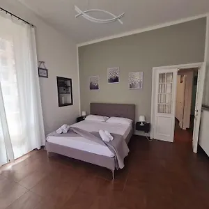 https://la-casa-di-pepe-appartamento-centrale-luminoso.hotelitalianriviera.com
